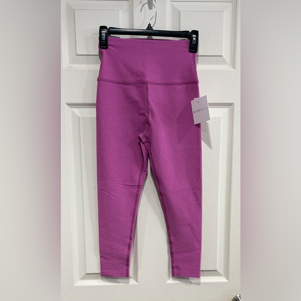 Beyond Yoga Women’s Medium Yoga Spacedye High-Waisted Capri Legging Pink NWT